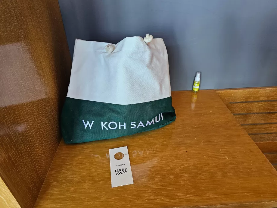 Bolsa de playa y repelente