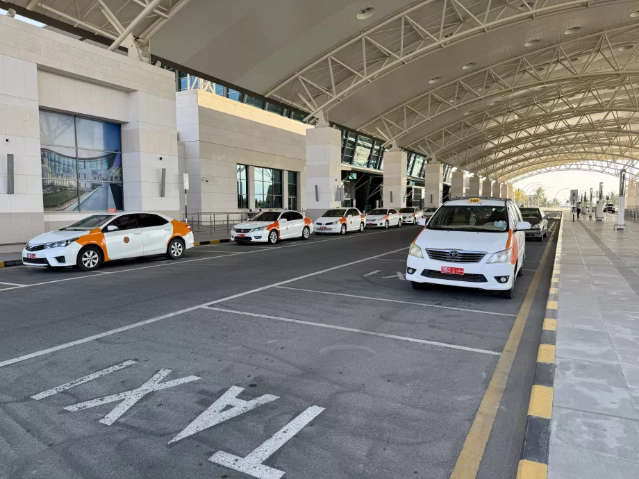 Taxi desde el Aeropuerto de Salalah SLL