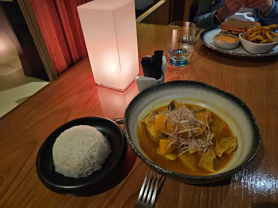 Cena en el restaurante del hotel