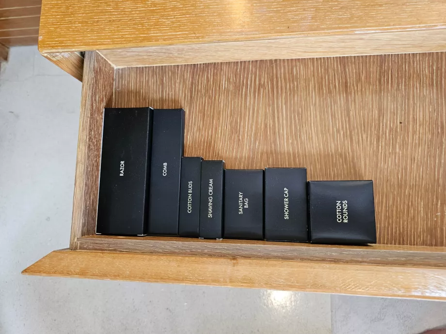 Kit de aseo gratuito en el cuarto de baño