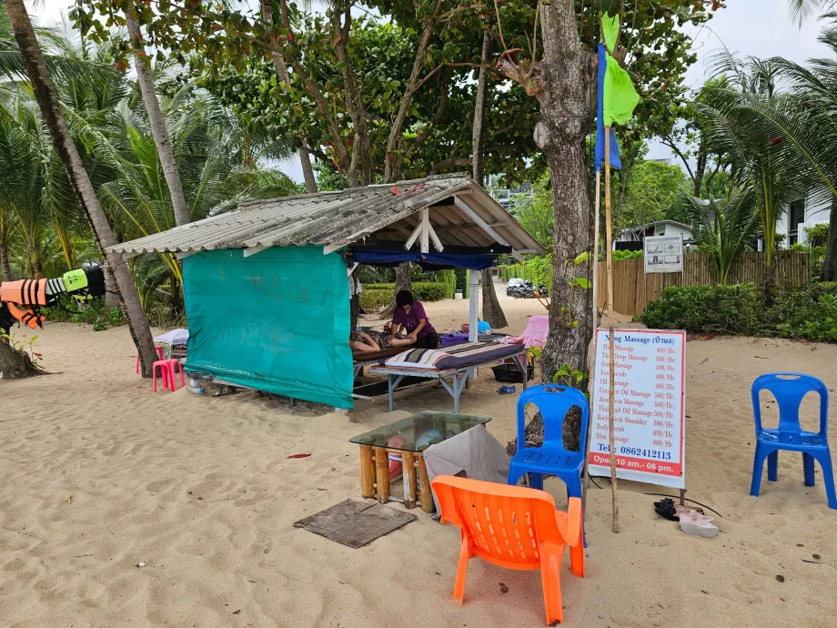 Masajes en la playa junto al hotel