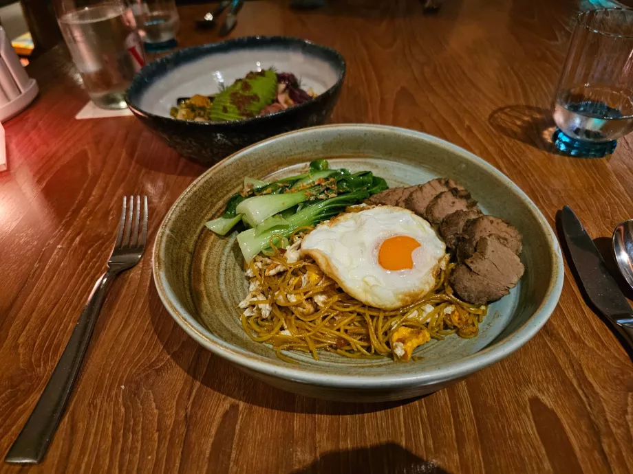 Cena en el restaurante del hotel