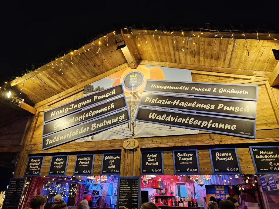 Precios en el mercado navideño del campus universitario