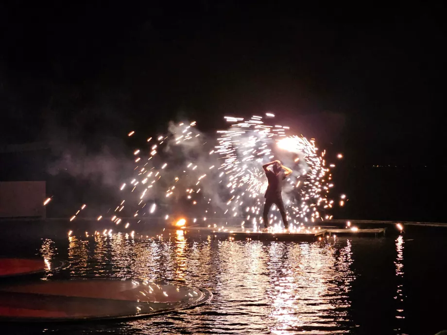 Espectáculo de fuego en WooBar