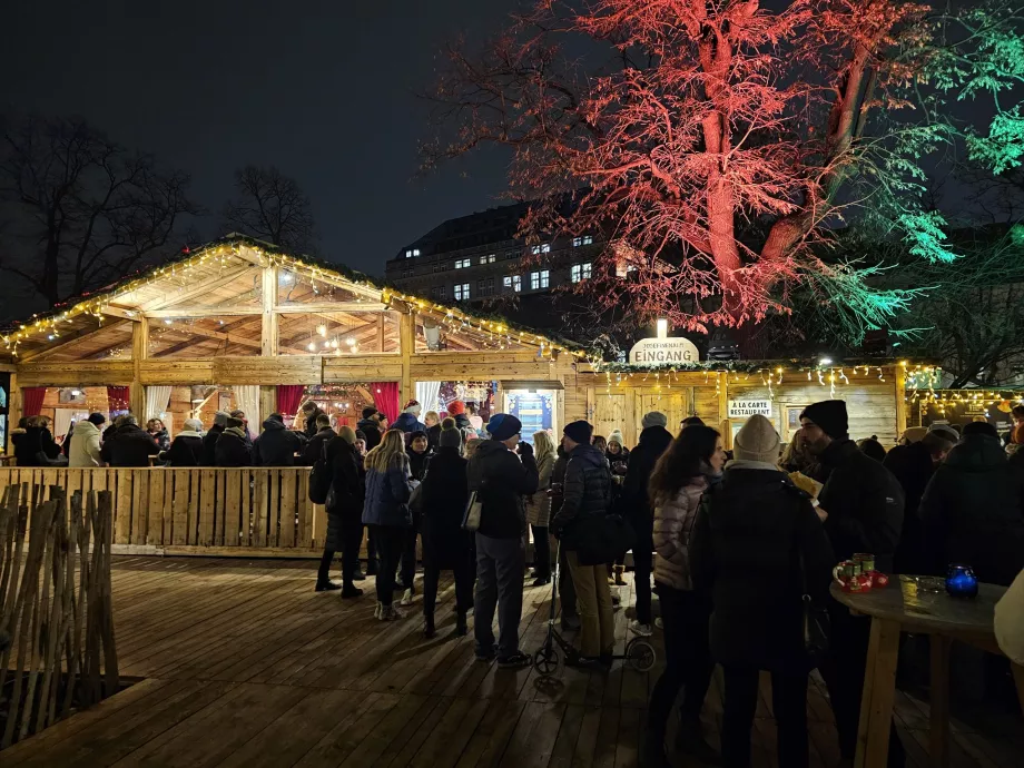 Mercado navideño en el campus universitario