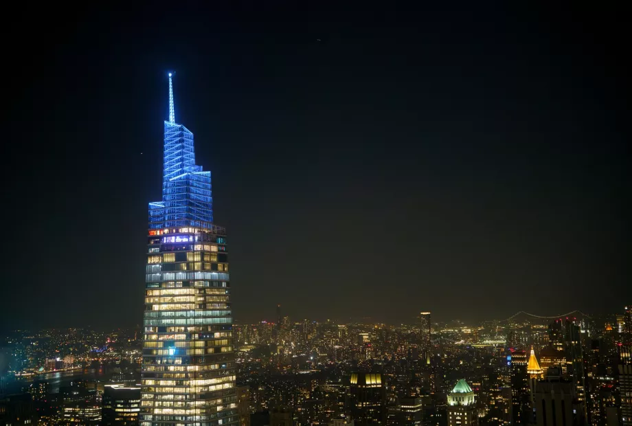 One Vanderbilt de noche