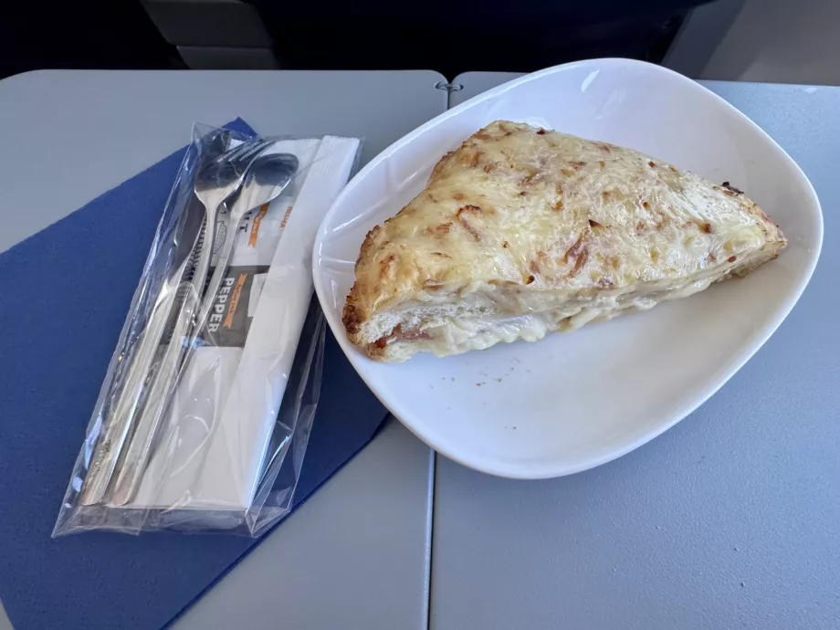 Primer servicio - tostadas al horno con queso y jamón