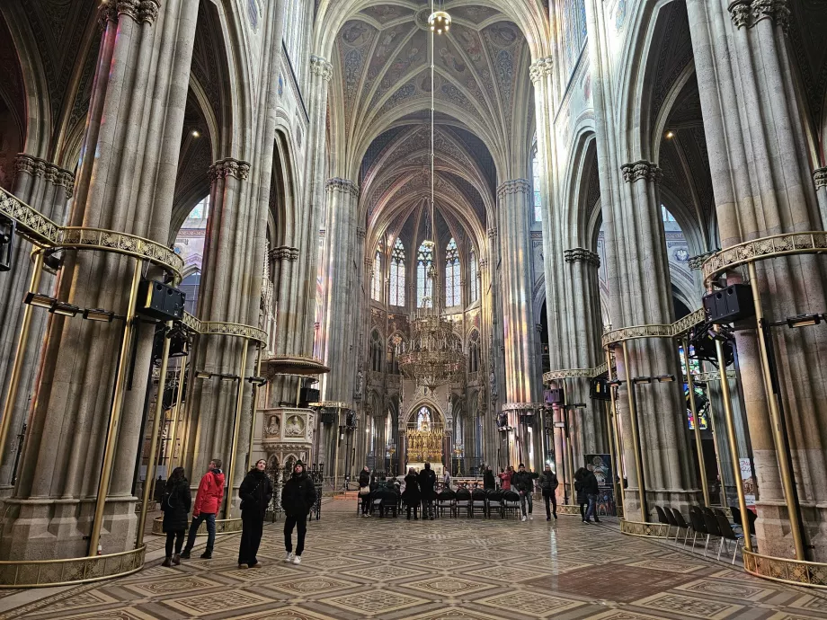 Iglesia votiva, interior