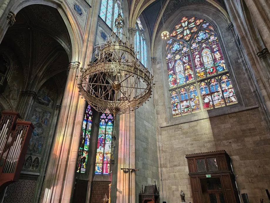 Vidrieras, Iglesia votiva
