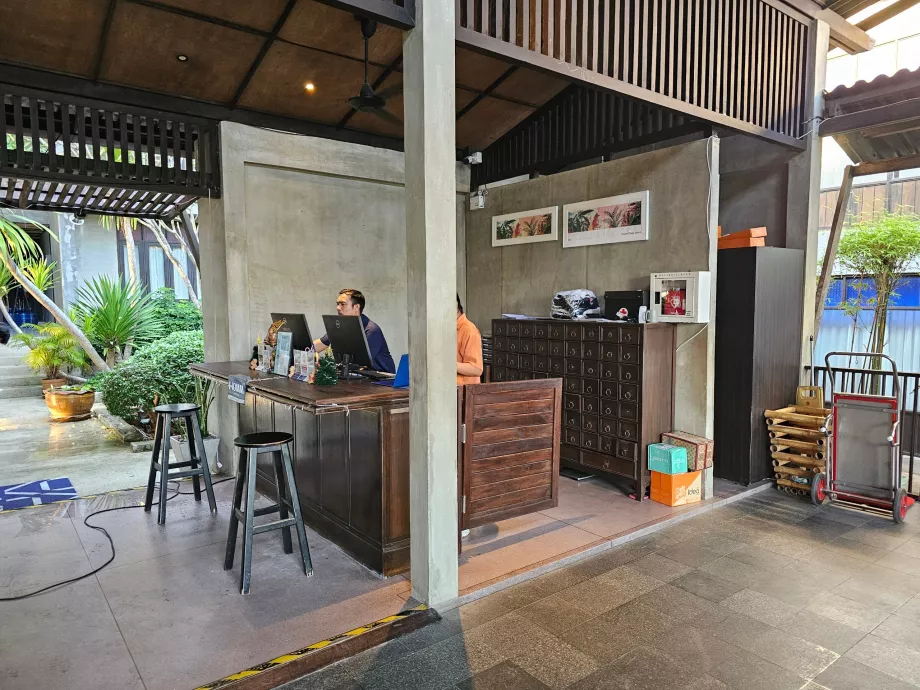 Recepción Homm Chura Samui