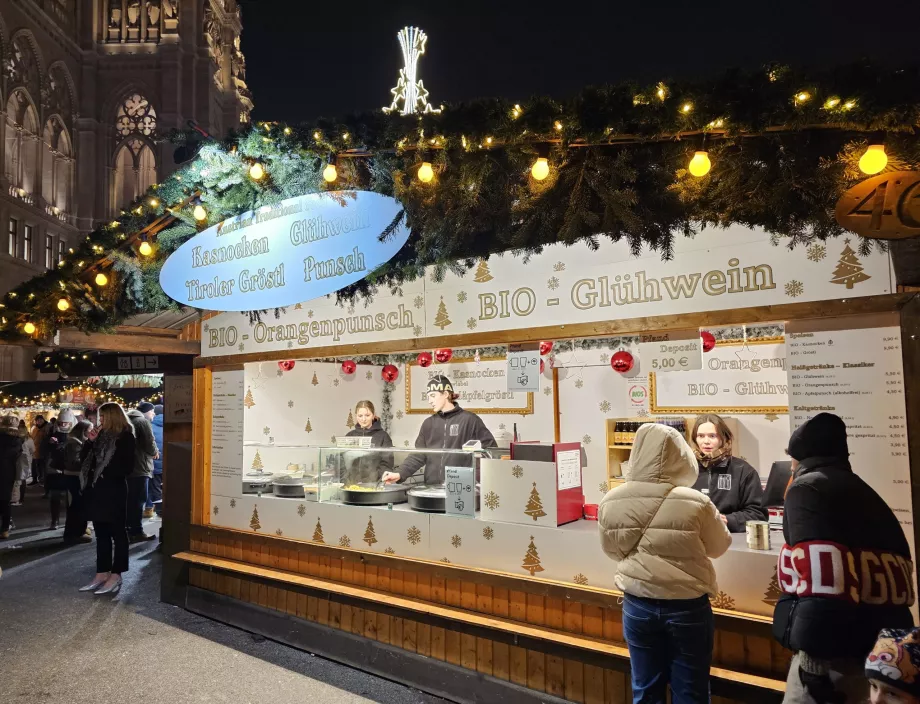 Mercado navideño frente al ayuntamiento