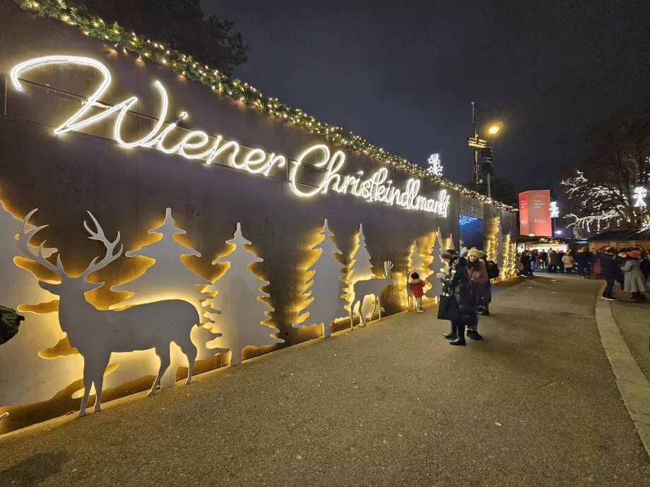 Mercado navideño frente al ayuntamiento