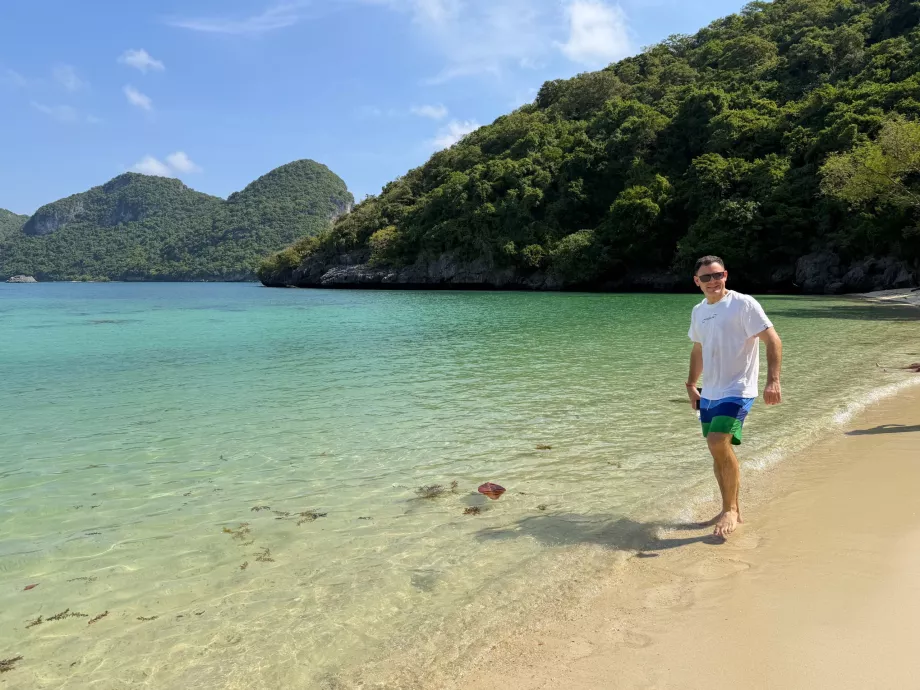 Yo en la playa de Na Thap