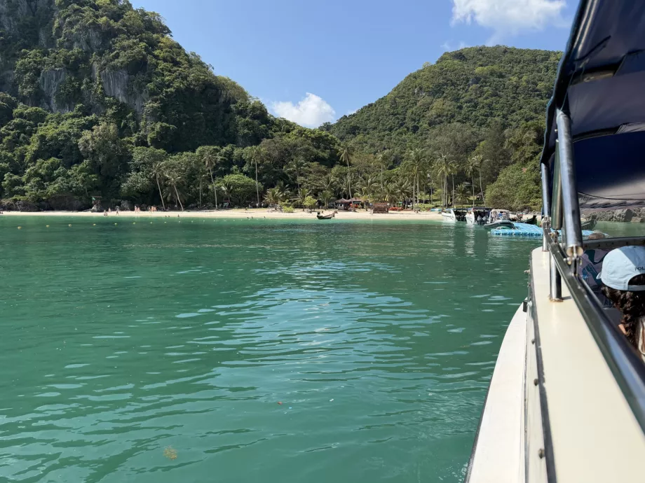 Desembarco en la playa de Koh Wua Ta Lap