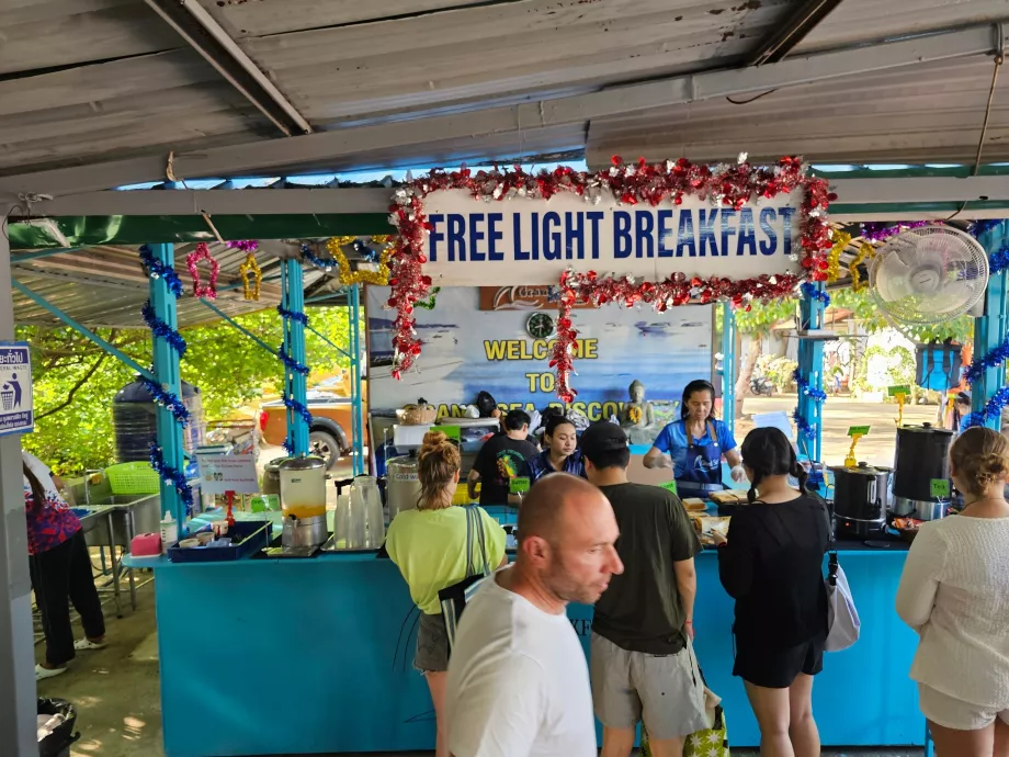 Desayuno ligero gratuito antes de la salida