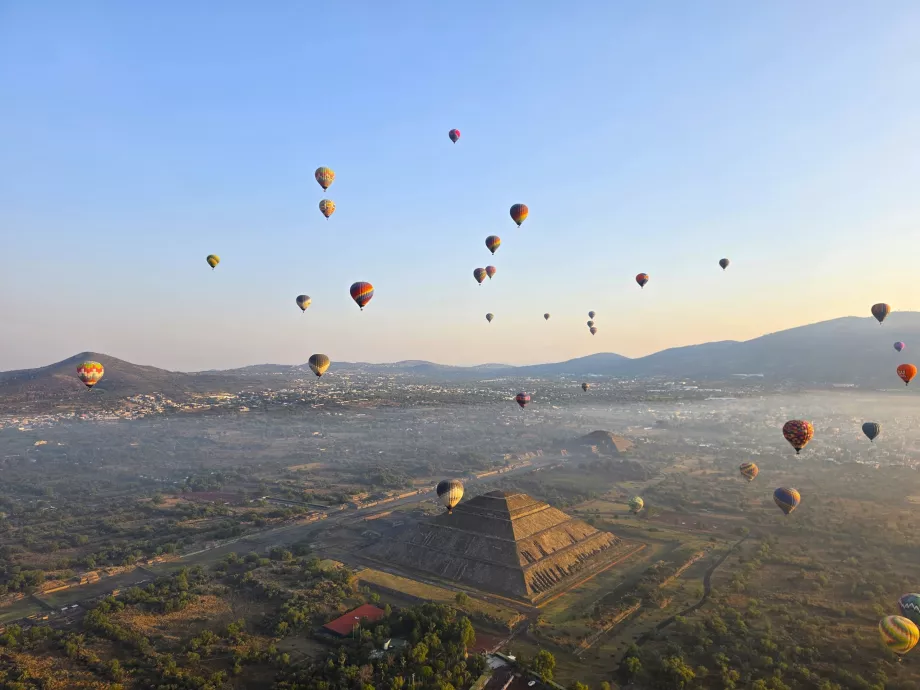 Vuelo en globo sobre las pirámides de Teotihuacán