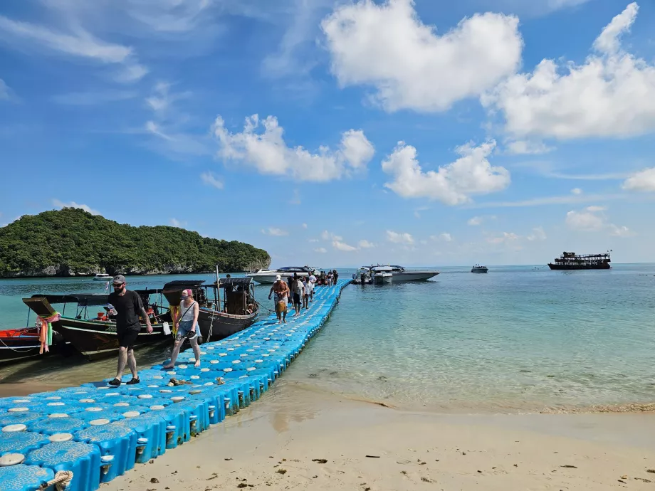 Muelle en la isla de Koh Wua Ta Lap