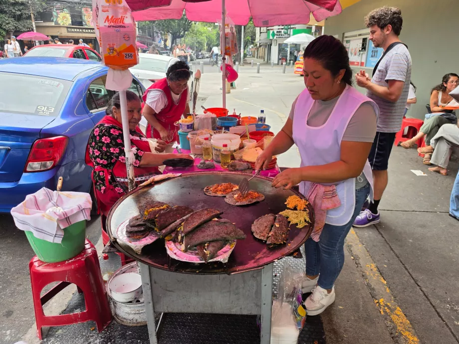 Puesto callejero de quesadillas