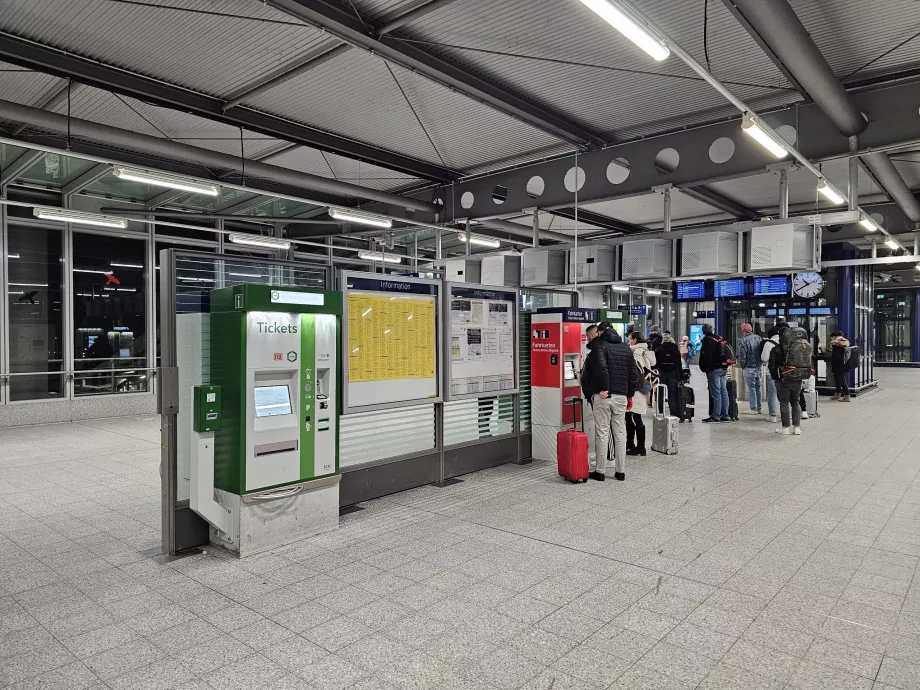 Máquinas expendedoras en la estación