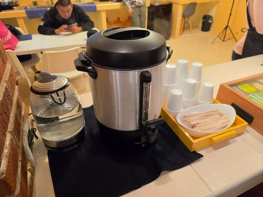 Agua caliente gratis para el té