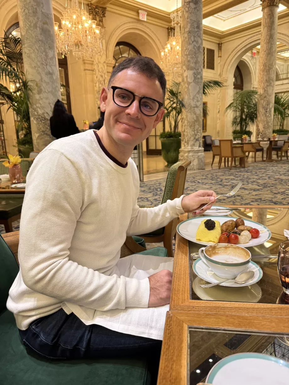 Yo para desayunar en el Hotel Plaza