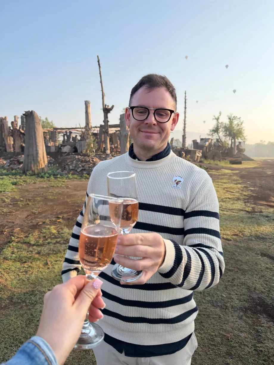 Brindis tras el aterrizaje