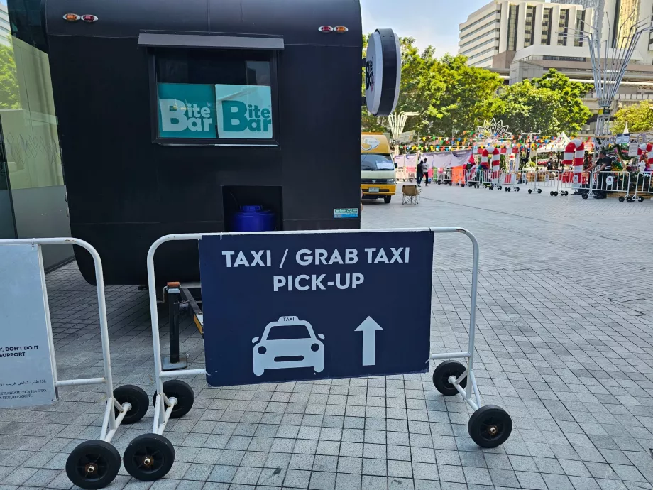 King Power Mahanakhon - parada de taxis