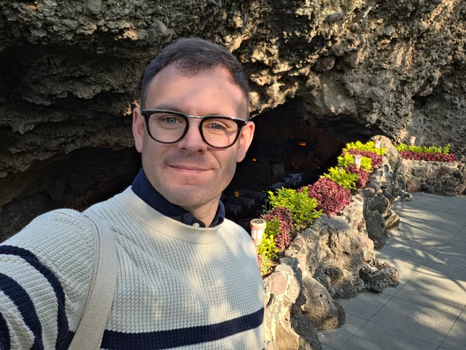 I en el restaurante La Gruta