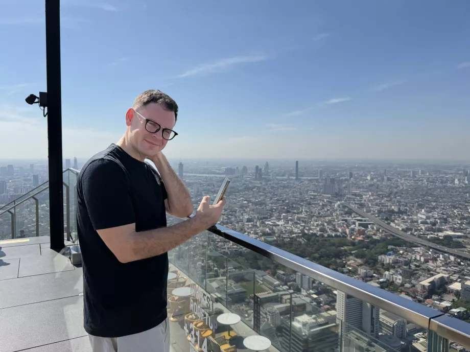 King Power Mahanakhon - yo al acecho (desagradable sol en los ojos)