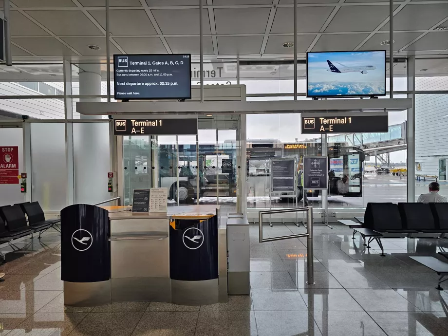 Autobús lanzadera entre las terminales 1 y 2