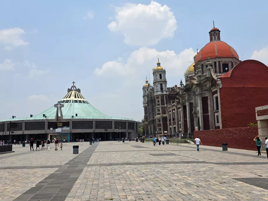 Plaza frente a la Basílica de Guadalupe