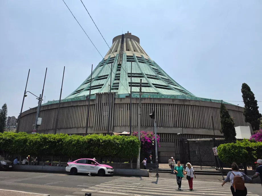 Vista de la basílica desde atrás