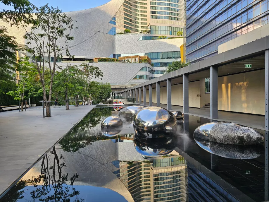 Cuadrado sobre Akara Sky Hanuman