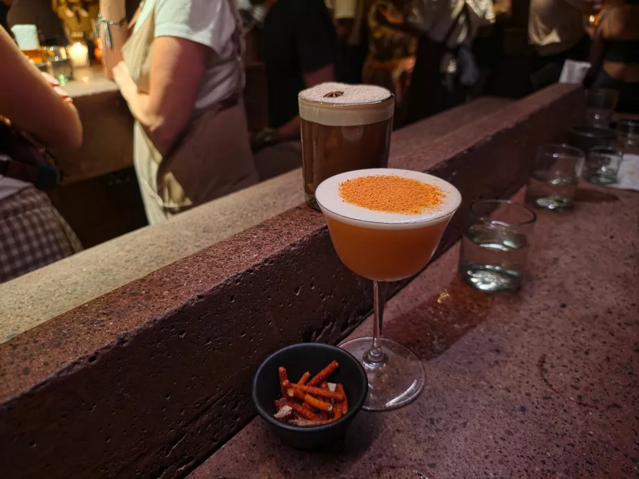 Nuestras bebidas en el bar Tlecán