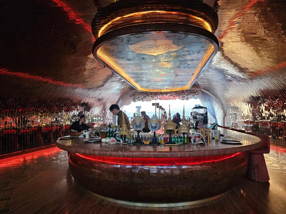 Bar en la azotea del Akara Sky Hanuman