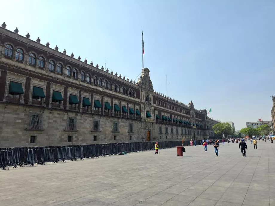 Plaza del Zócalo, Palacio Nacional