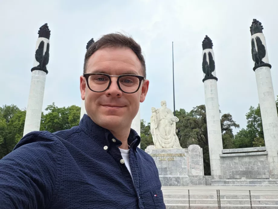 Yo en el monumento Altar a la Patria