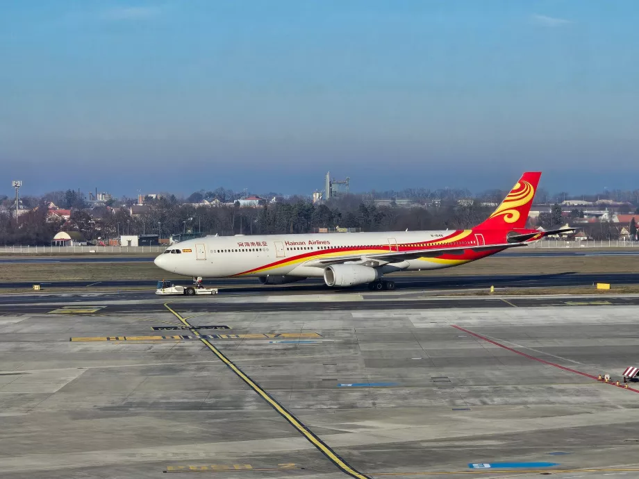 Airbus A330-300 Hainan Airlines en Praga