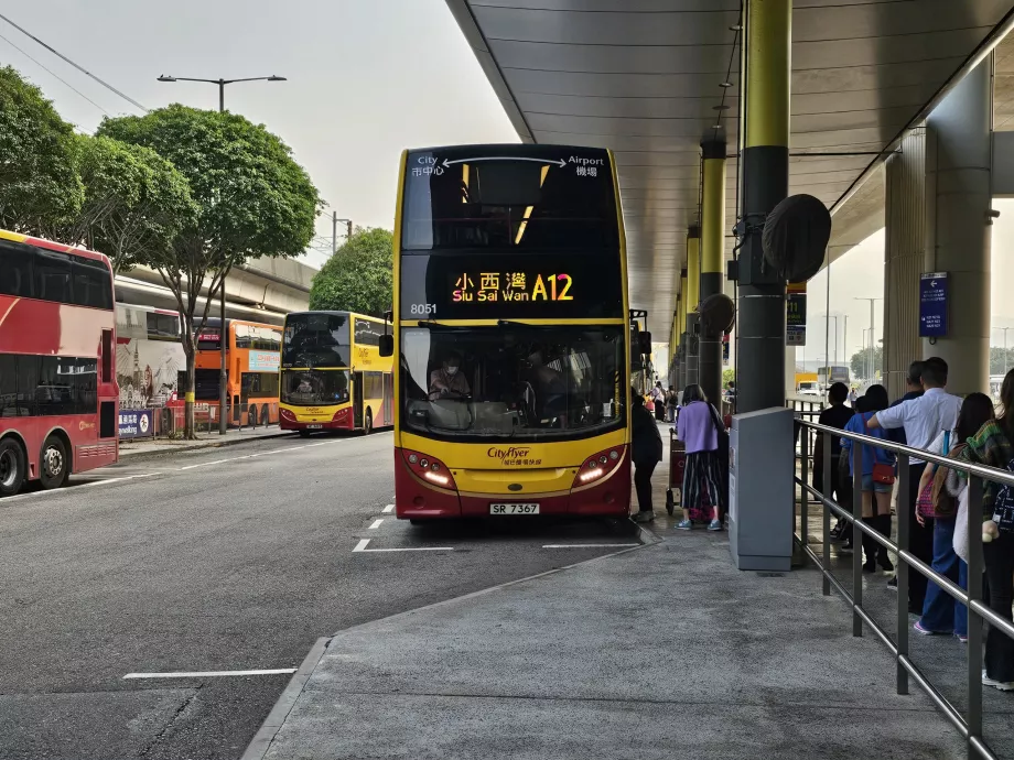 Autobús A12 en el aeropuerto