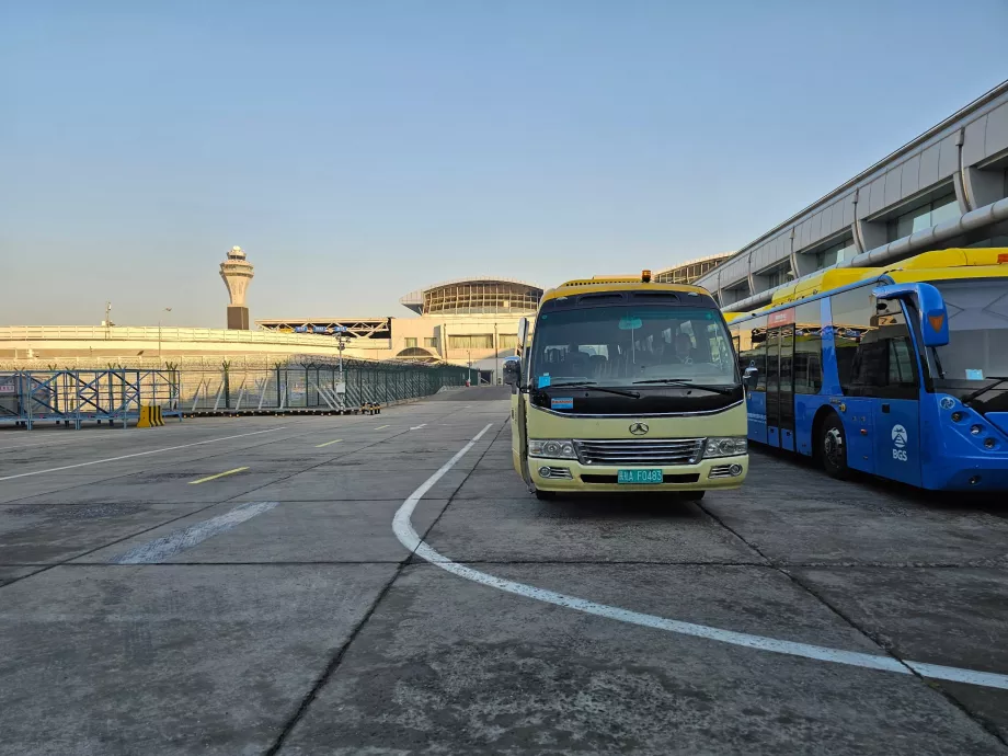Traslado en autobús al avión