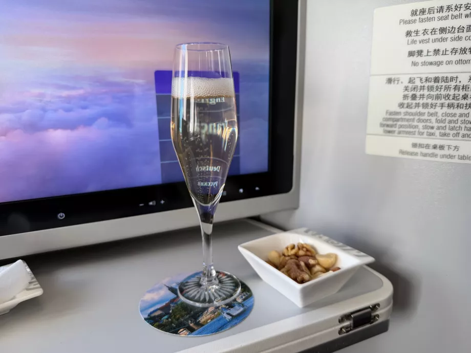 Bebida de bienvenida y frutos secos