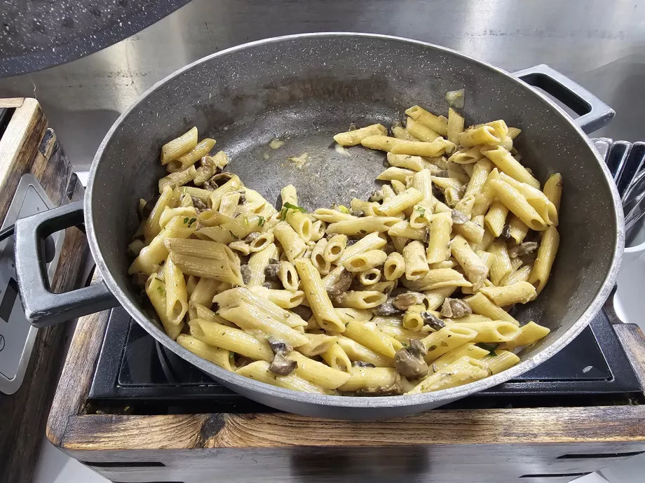 Pasta con champiñones - menú del mediodía