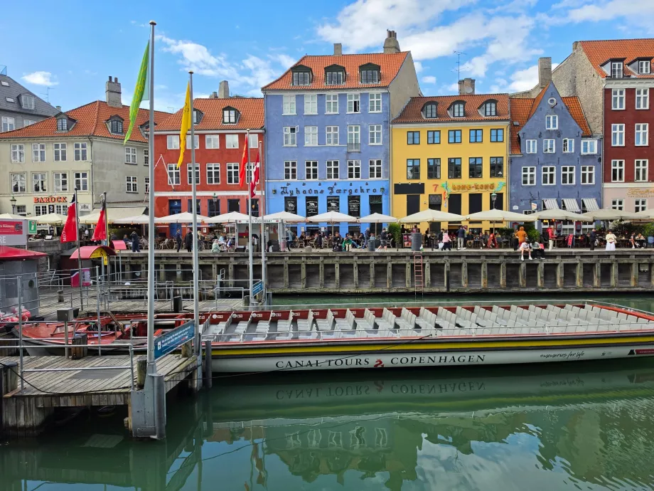Crucero turístico en Nyhavn