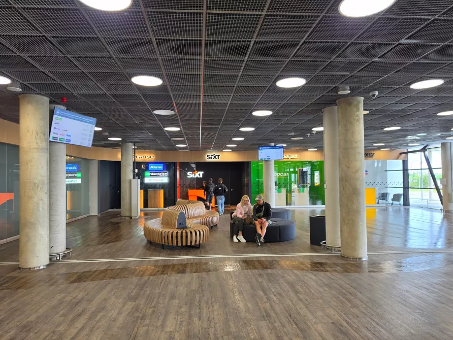 Empresas de alquiler de coches en la terminal de llegadas
