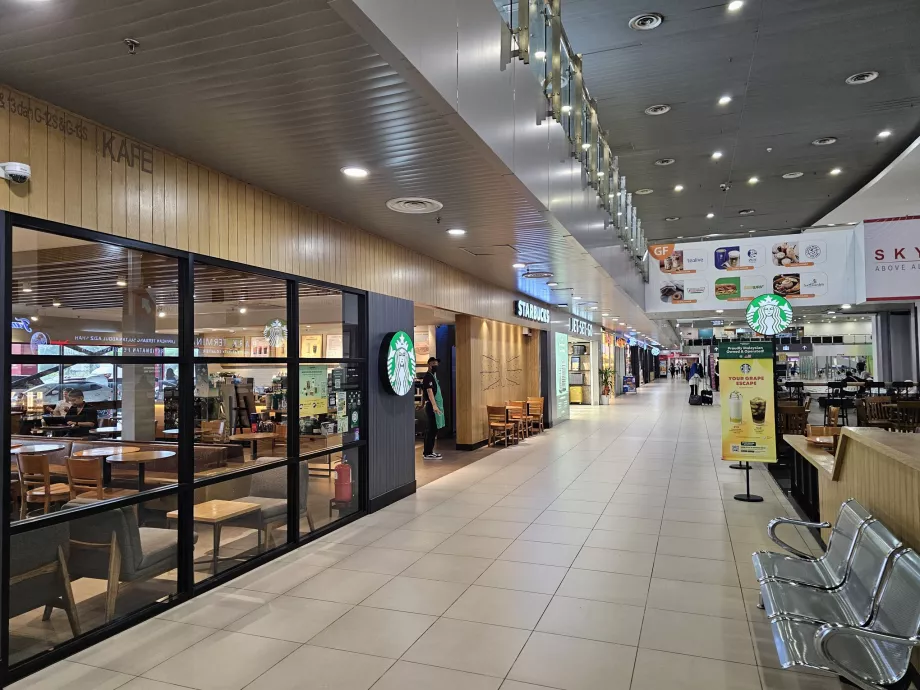 Starbucks en la zona pública