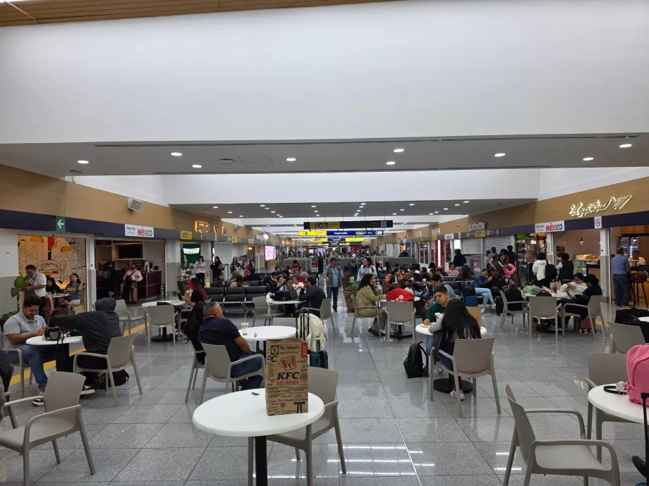 Zona de restauración, zona de tránsito, Terminal 1