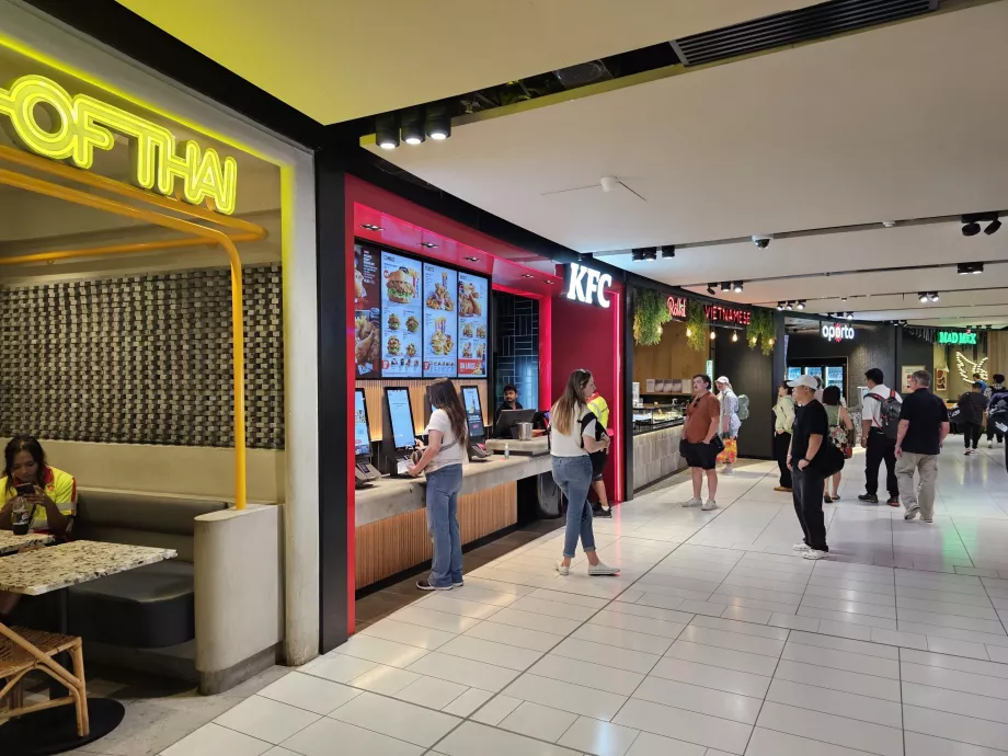 Patio de comidas, Terminal 2