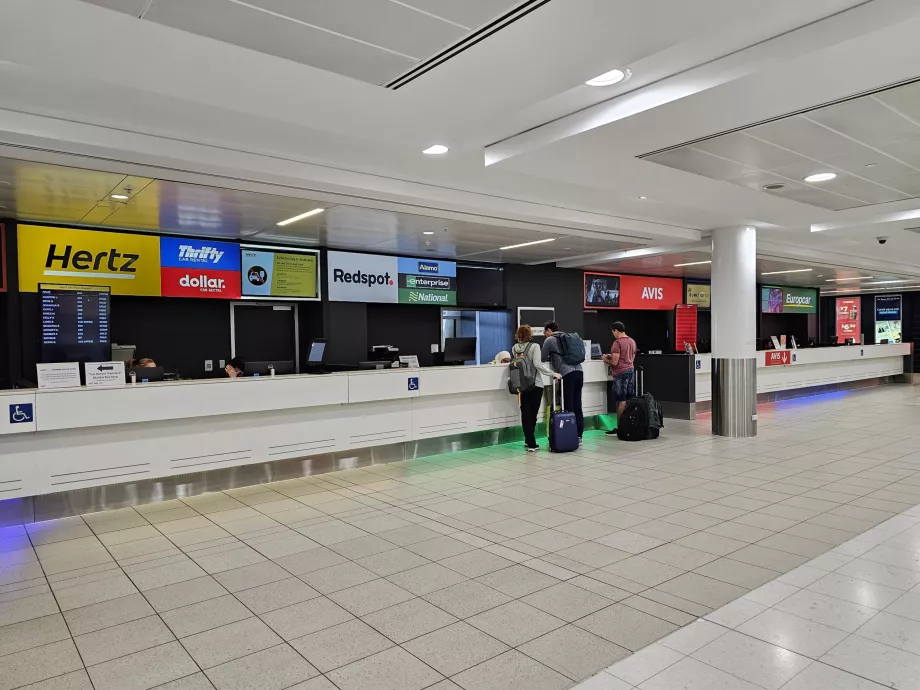 Mostradores de alquiler de coches, Terminal 2