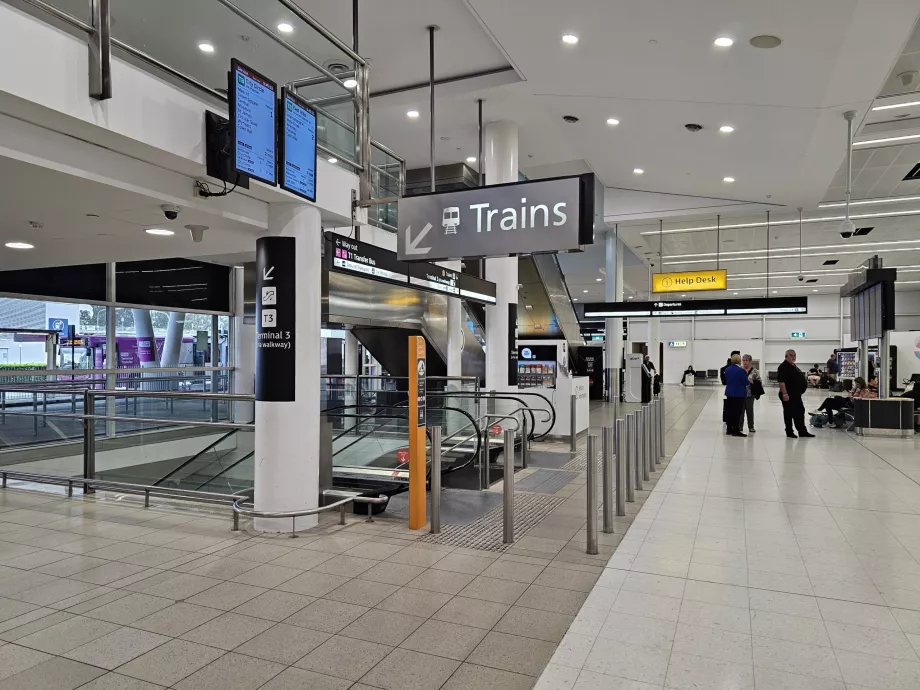 Entrada a la estación de tren desde las terminales T2 y T3
