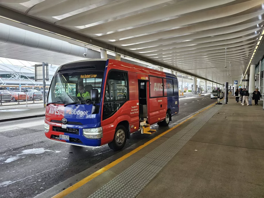 Autobuses lanzadera a las empresas de alquiler de coches desde las terminales 2 y 3